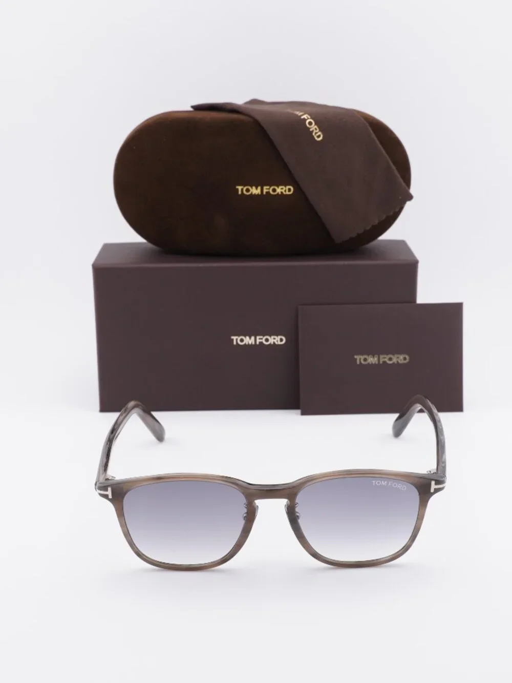 Tom Ford model ft1048